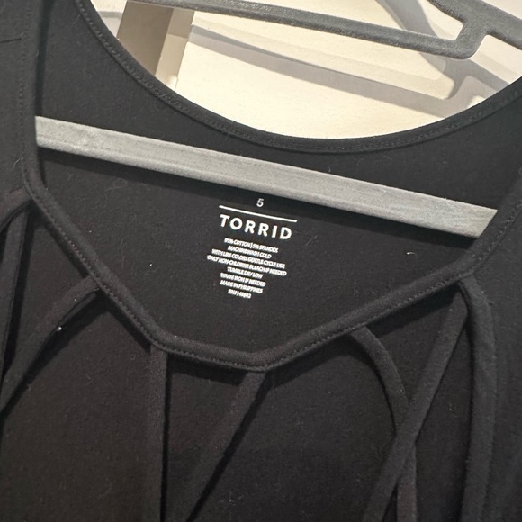 Torrid - NWT - Foxy Strappy Short Sleeve Tee 5XL - Picture 3 of 5